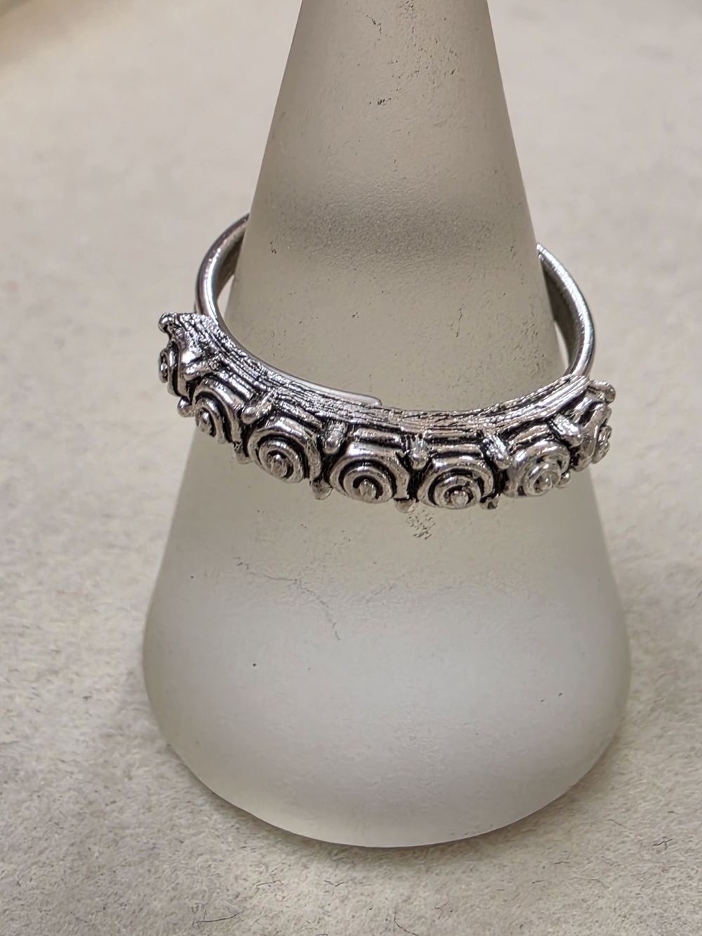 Sarah Coventry: ROSE GARDEN Silver Tone Bypass Band Ring